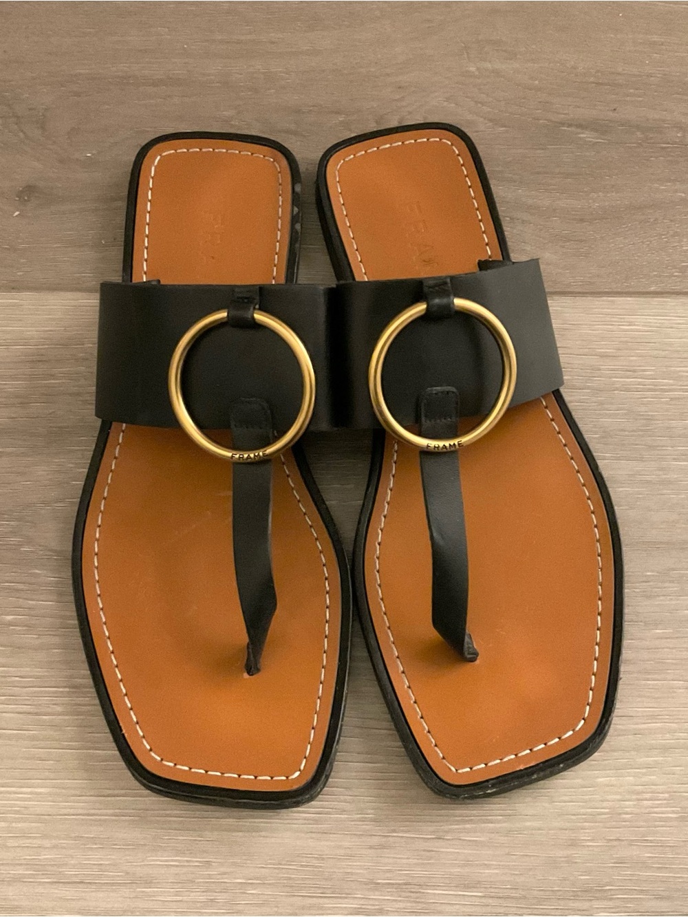 FRAME Le Brentwood Flip Flop in Black Size EU 37